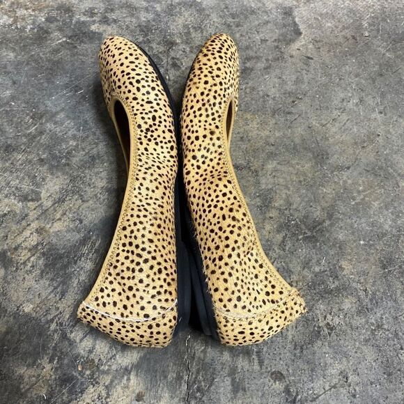 Hush Puppies Chaste Spotted Calf Hair Ballet Flat Size 7.5 - Picture 6 of 10